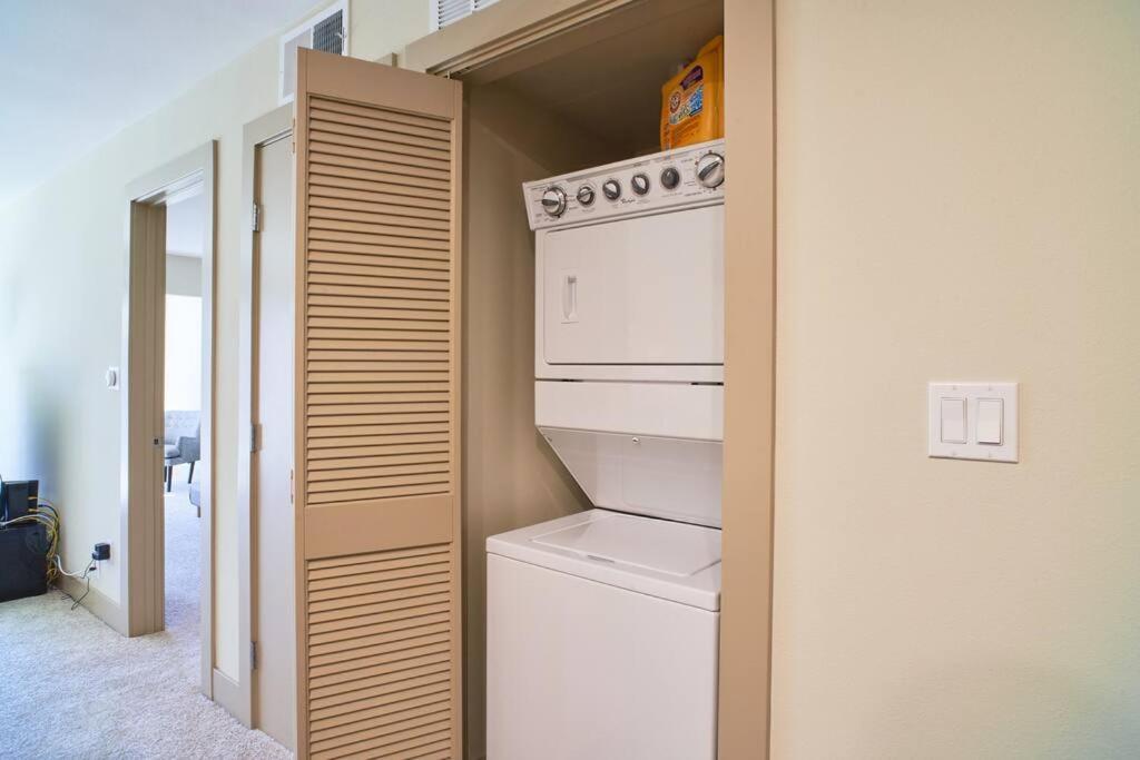 Exclusive In The Heart Of Marina Del Rey Apartment